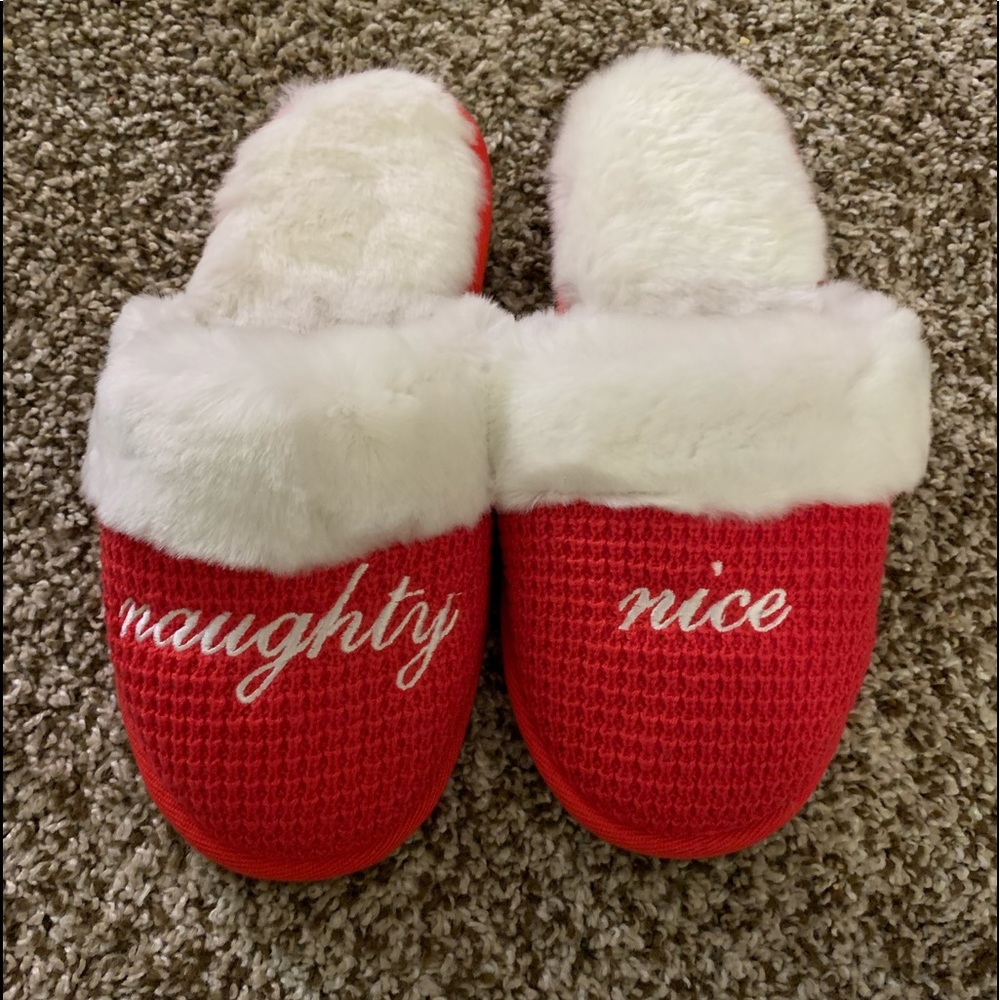 NWT Victoria Secret small house shoes